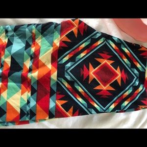 LULAROE Aztec leggings!!